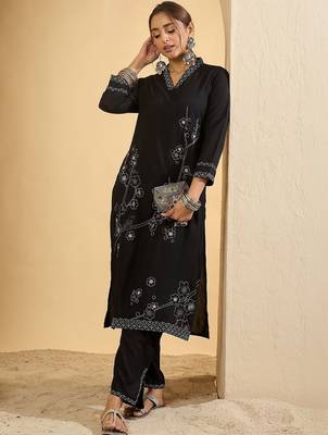 Women Ethnic Motifs Embroidered Regular Thread Work Kurta with Trousers 1