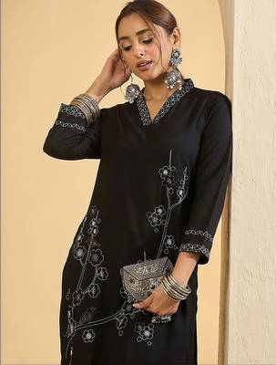 Women Ethnic Motifs Embroidered Regular Thread Work Kurta with Trousers 4