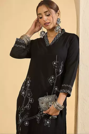 Women Ethnic Motifs Embroidered Regular Thread Work Kurta with Trousers