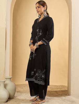 Women Ethnic Motifs Embroidered Regular Thread Work Kurta with Trousers 6