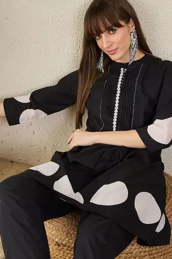 Women Pleated Pure Cotton Kurta with Trousers