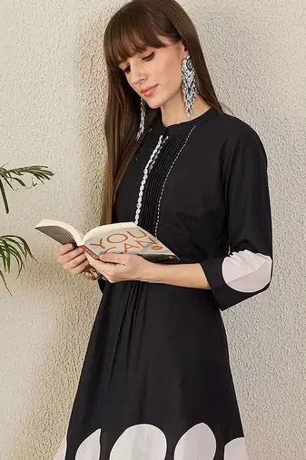 Women Pleated Pure Cotton Kurta with Trousers