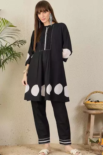 Women Pleated Pure Cotton Kurta with Trousers