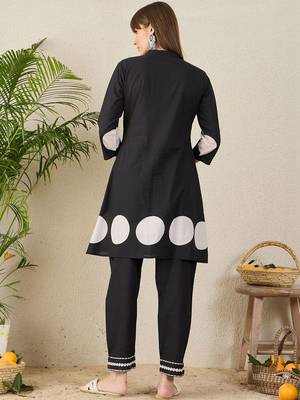 Women Pleated Pure Cotton Kurta with Trousers 7