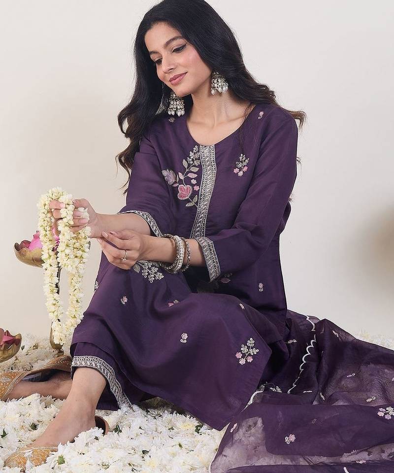Women Ethnic Motifs Embroidered Regular Thread Work Kurta with Trousers & With Dupatta