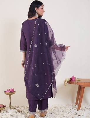 Women Ethnic Motifs Embroidered Regular Thread Work Kurta with Trousers & With Dupatta 3