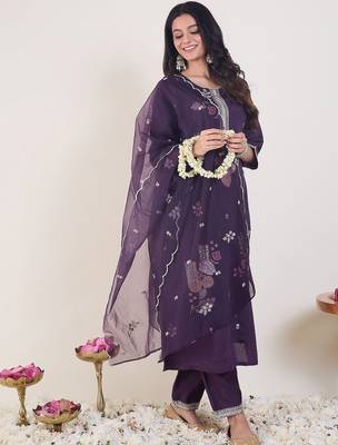 Women Ethnic Motifs Embroidered Regular Thread Work Kurta with Trousers & With Dupatta 4