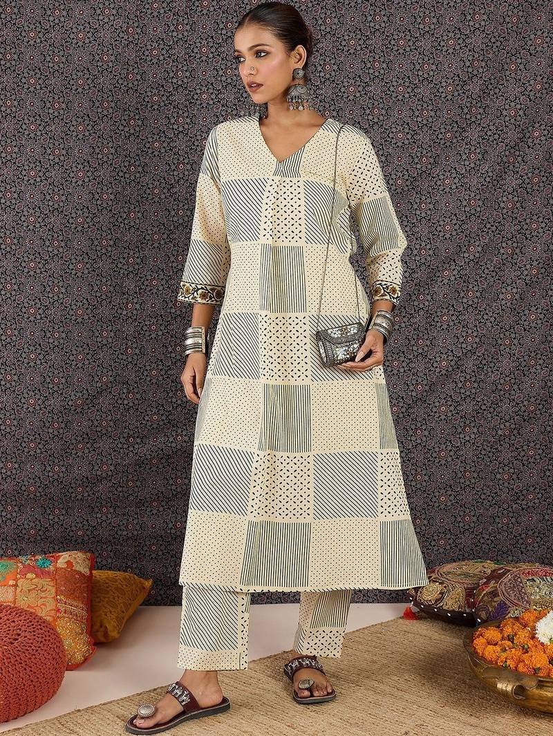 Women Printed Regular Pure Cotton Kurta with Trousers