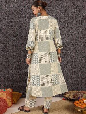 Women Printed Regular Pure Cotton Kurta with Trousers 4