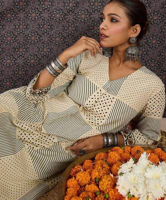 Women Printed Regular Pure Cotton Kurta with Trousers 5