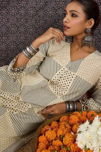 Women Printed Regular Pure Cotton Kurta with Trousers