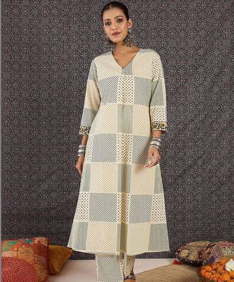Women Printed Regular Pure Cotton Kurta with Trousers 6
