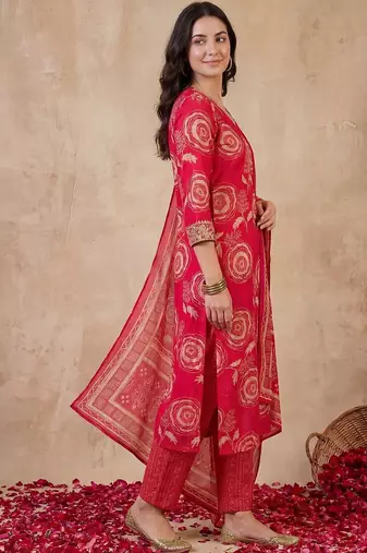 Women Floral Printed Regular Chanderi Silk Kurta with Trousers & With Dupatta