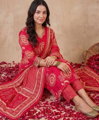 Women Floral Printed Regular Chanderi Silk Kurta with Trousers & With Dupatta 5