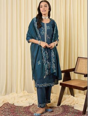 Women Floral Embroidered Regular Thread Work Kurta with Trousers & With Dupatta 1
