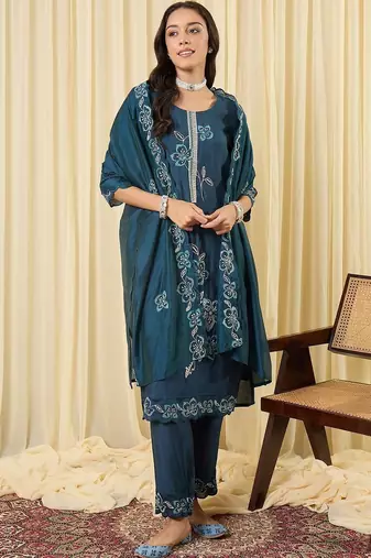 Women Floral Embroidered Regular Thread Work Kurta with Trousers & With Dupatta