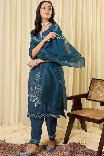 Women Floral Embroidered Regular Thread Work Kurta with Trousers & With Dupatta