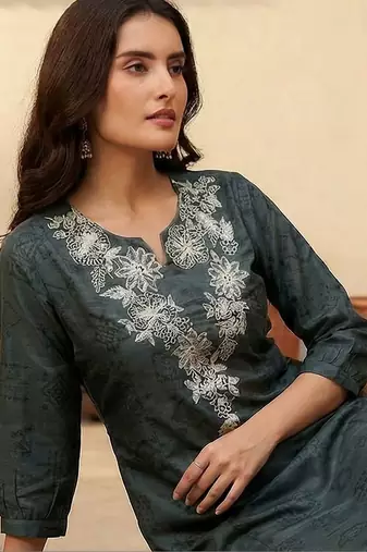 Women Ethnic Motifs Embroidered Regular Thread Work Kurta with Trousers
