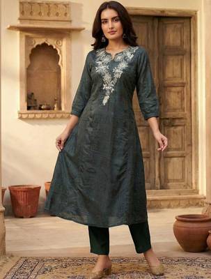 Women Ethnic Motifs Embroidered Regular Thread Work Kurta with Trousers 3