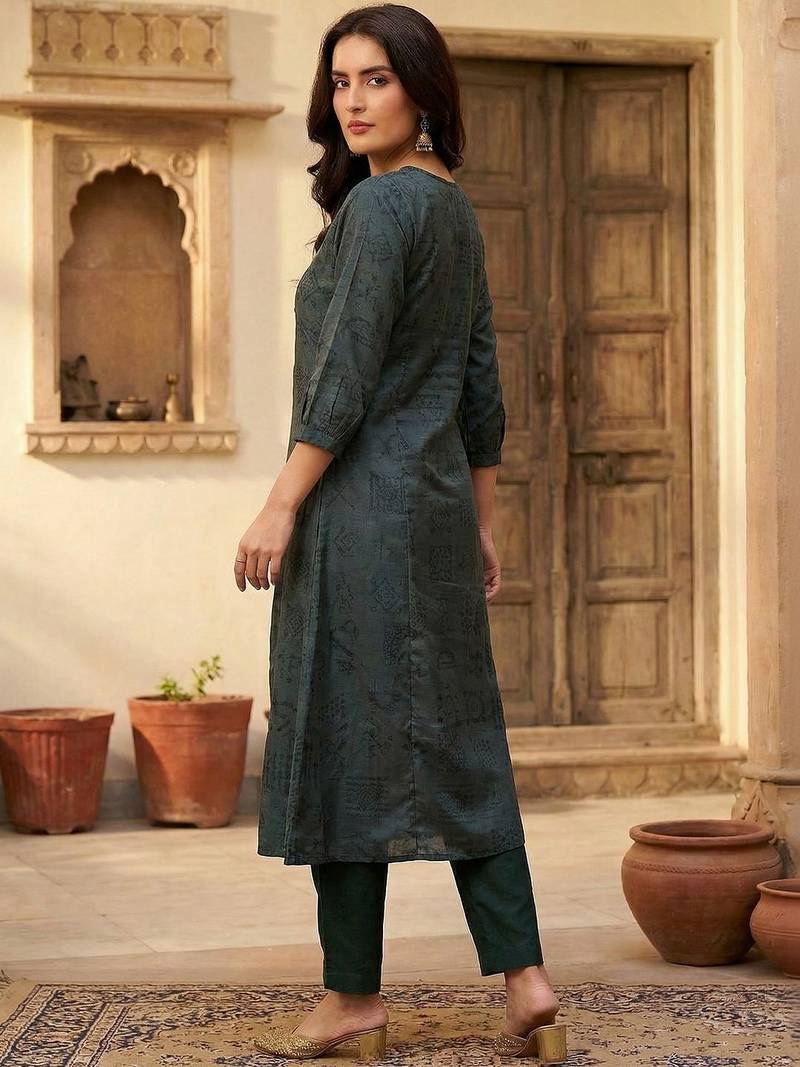 Women Ethnic Motifs Embroidered Regular Thread Work Kurta with Trousers