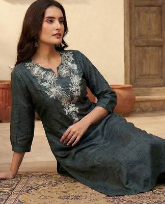 Women Ethnic Motifs Embroidered Regular Thread Work Kurta with Trousers 5