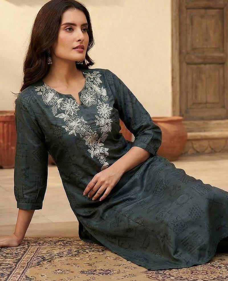 Women Ethnic Motifs Embroidered Regular Thread Work Kurta with Trousers
