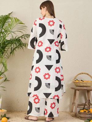 Women Printed Regular Pure Cotton Kurta with Palazzos 4