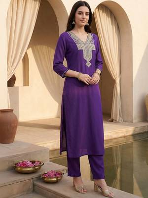 Women Ethnic Motifs Embroidered Regular Thread Work Kurta with Trousers 1