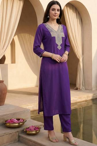 Women Ethnic Motifs Embroidered Regular Thread Work Kurta with Trousers