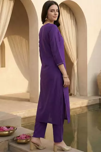 Women Ethnic Motifs Embroidered Regular Thread Work Kurta with Trousers