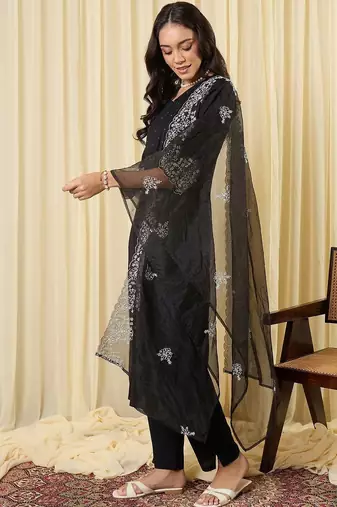 Women Ethnic Motifs Regular Thread Work Kurta with Trousers & With Dupatta