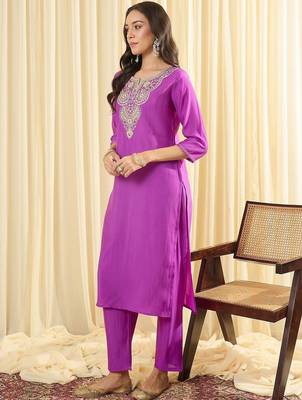 Women Ethnic Motifs Embroidered Regular Thread Work Kurta with Trousers 3