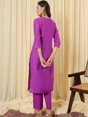 Women Ethnic Motifs Embroidered Regular Thread Work Kurta with Trousers 4