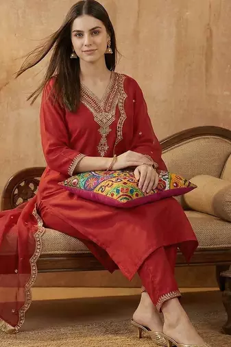 Women Ethnic Motifs Embroidered Regular Thread Work Liva Kurta with Trousers & With Dupatta