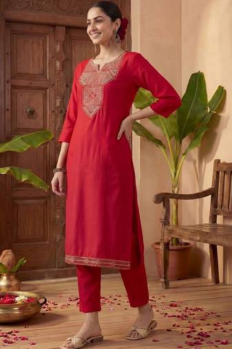 Women Ethnic Motifs Embroidered Regular Thread Work Kurta with Trousers