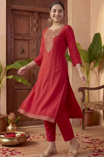 Women Ethnic Motifs Embroidered Regular Thread Work Kurta with Trousers