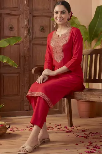 Women Ethnic Motifs Embroidered Regular Thread Work Kurta with Trousers