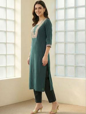 Women Ethnic Motifs Embroidered Regular Thread Work Kurta with Trousers 2