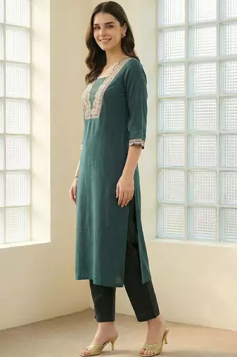 Women Ethnic Motifs Embroidered Regular Thread Work Kurta with Trousers