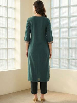Women Ethnic Motifs Embroidered Regular Thread Work Kurta with Trousers 3