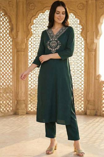 Women Ethnic Motifs Embroidered Regular Thread Work Kurta with Trousers