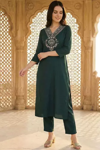 Women Ethnic Motifs Embroidered Regular Thread Work Kurta with Trousers