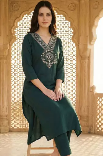 Women Ethnic Motifs Embroidered Regular Thread Work Kurta with Trousers