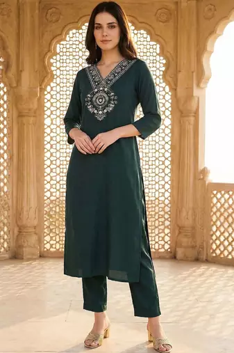 Women Ethnic Motifs Embroidered Regular Thread Work Kurta with Trousers