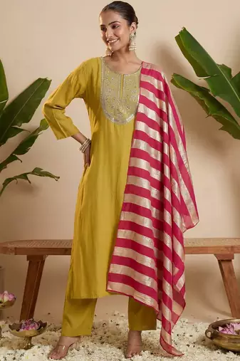Women Ethnic Motifs Embroidered Regular Thread Work Kurta with Trousers & With Dupatta