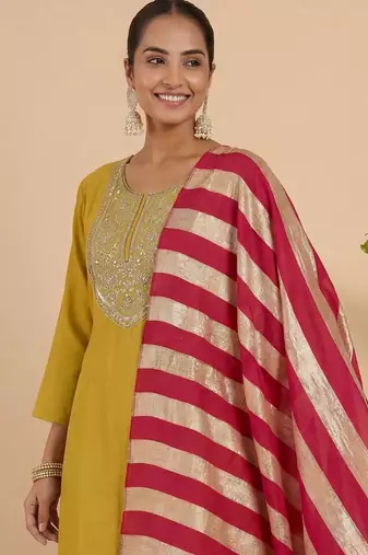 Women Ethnic Motifs Embroidered Regular Thread Work Kurta with Trousers & With Dupatta