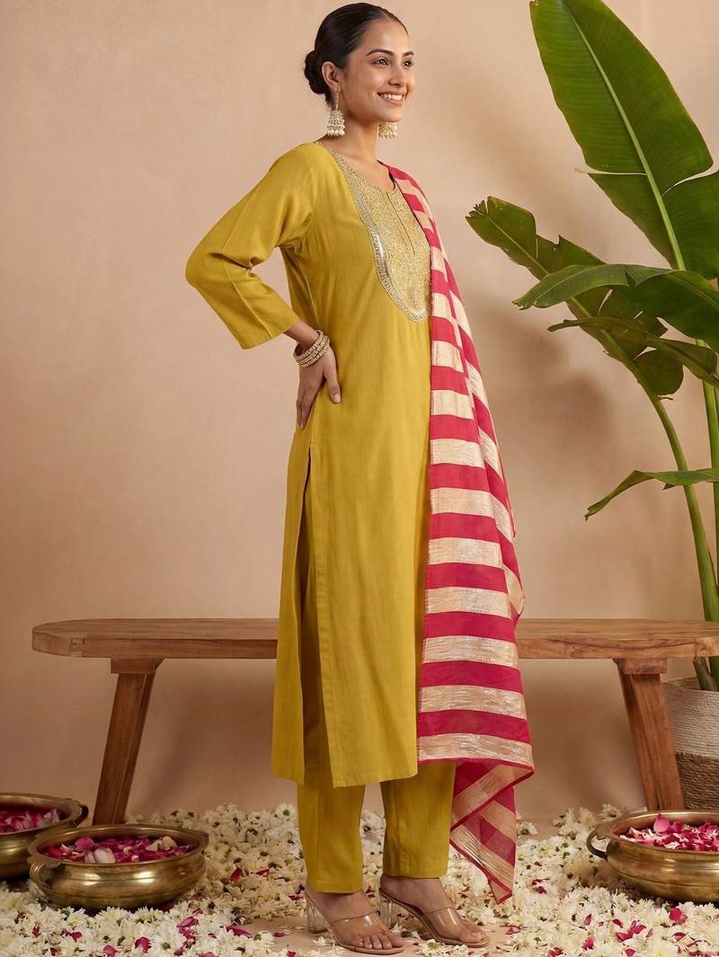 Women Ethnic Motifs Embroidered Regular Thread Work Kurta with Trousers & With Dupatta
