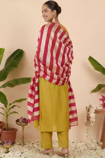 Women Ethnic Motifs Embroidered Regular Thread Work Kurta with Trousers & With Dupatta