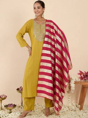 Women Ethnic Motifs Embroidered Regular Thread Work Kurta with Trousers & With Dupatta 6