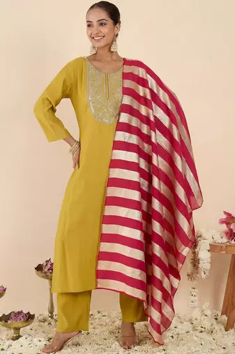 Women Ethnic Motifs Embroidered Regular Thread Work Kurta with Trousers & With Dupatta